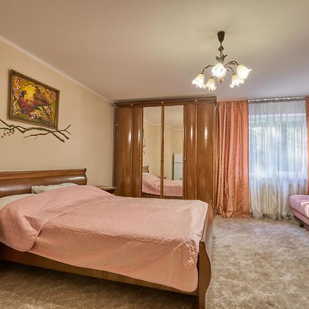 Tsaryna Sadyba Яблоница Экстерьер фото